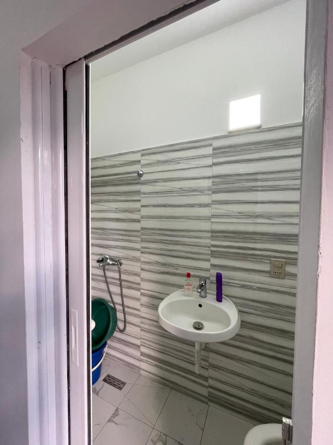 vila Osmenaj rent room Vlore Bagian luar foto