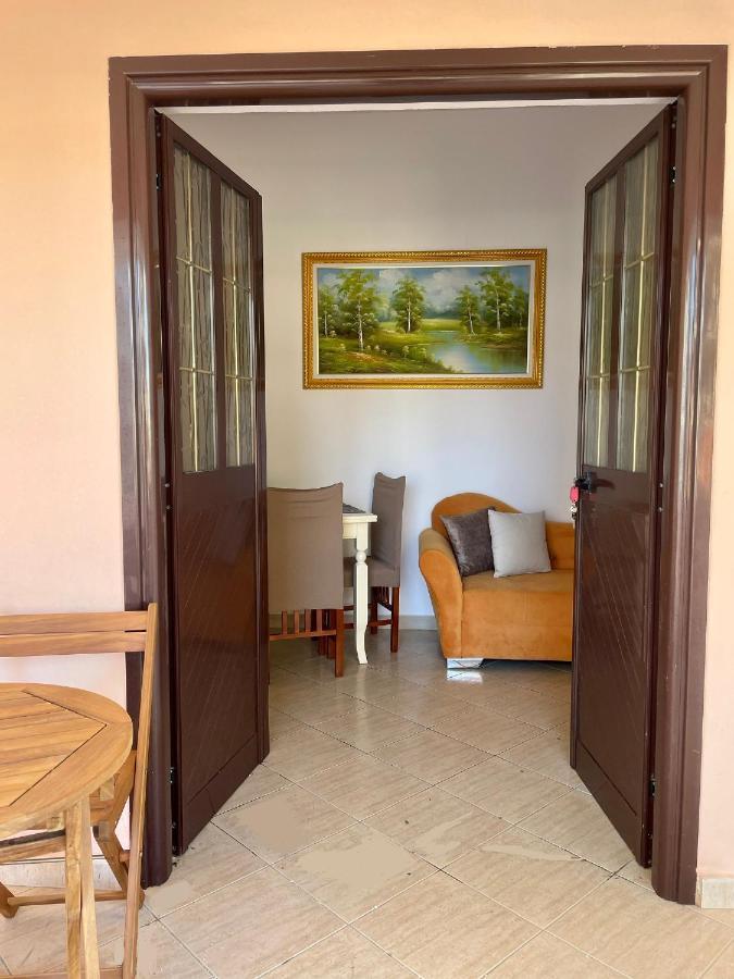vila Osmenaj rent room Vlore Bagian luar foto
